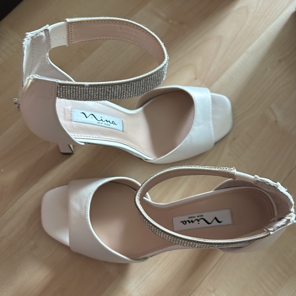 Nina Ivory Dezzie heels - Picture 2 of 6